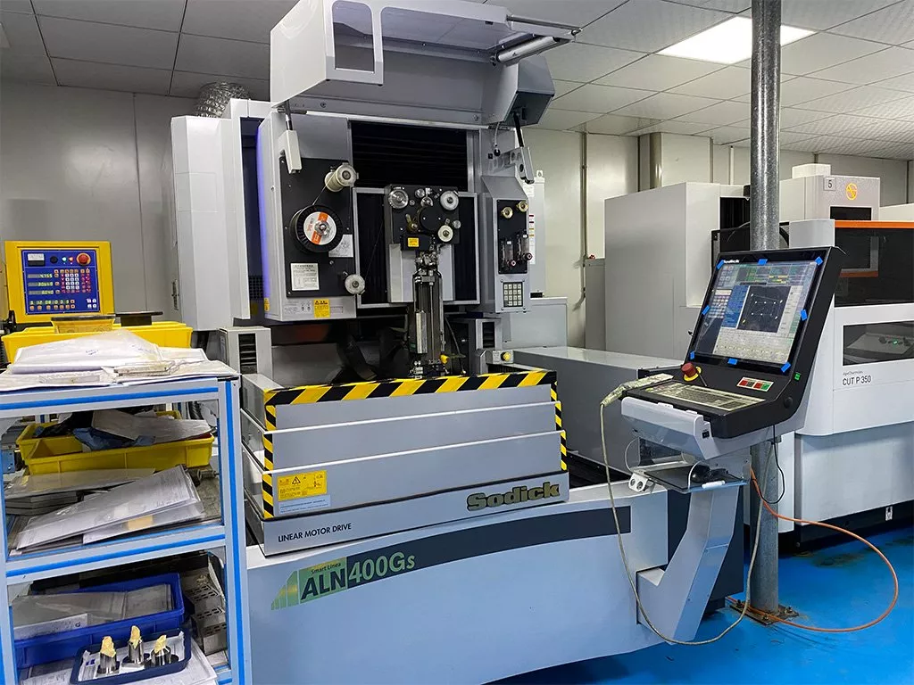plastic injection molding companies,automotive injection mold manufacturer,mold maker factory